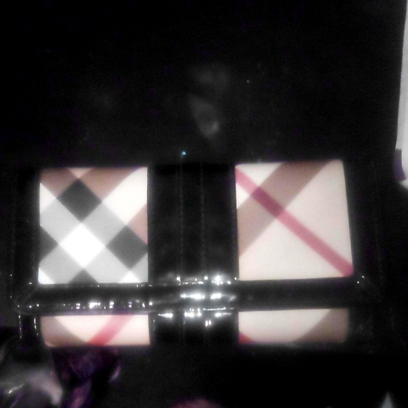 Burberry wallet, medium size, brown,red,black,white,and grey - Picture 2 of 3